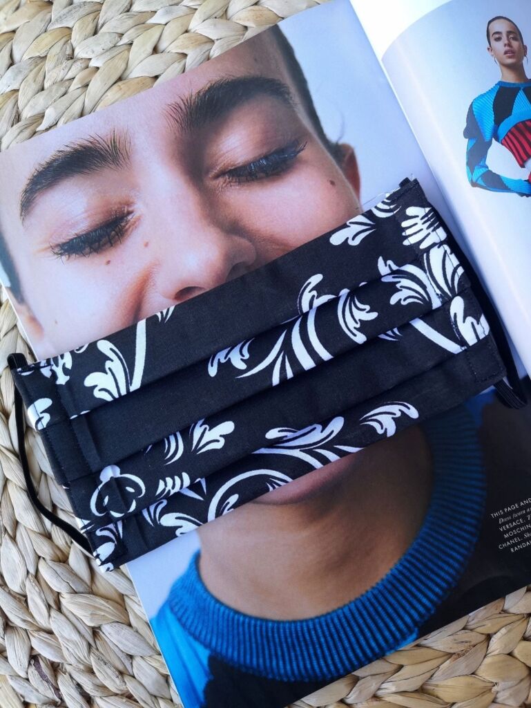 Čierne rúško s bielymi ornamentami - 100% bavlna 