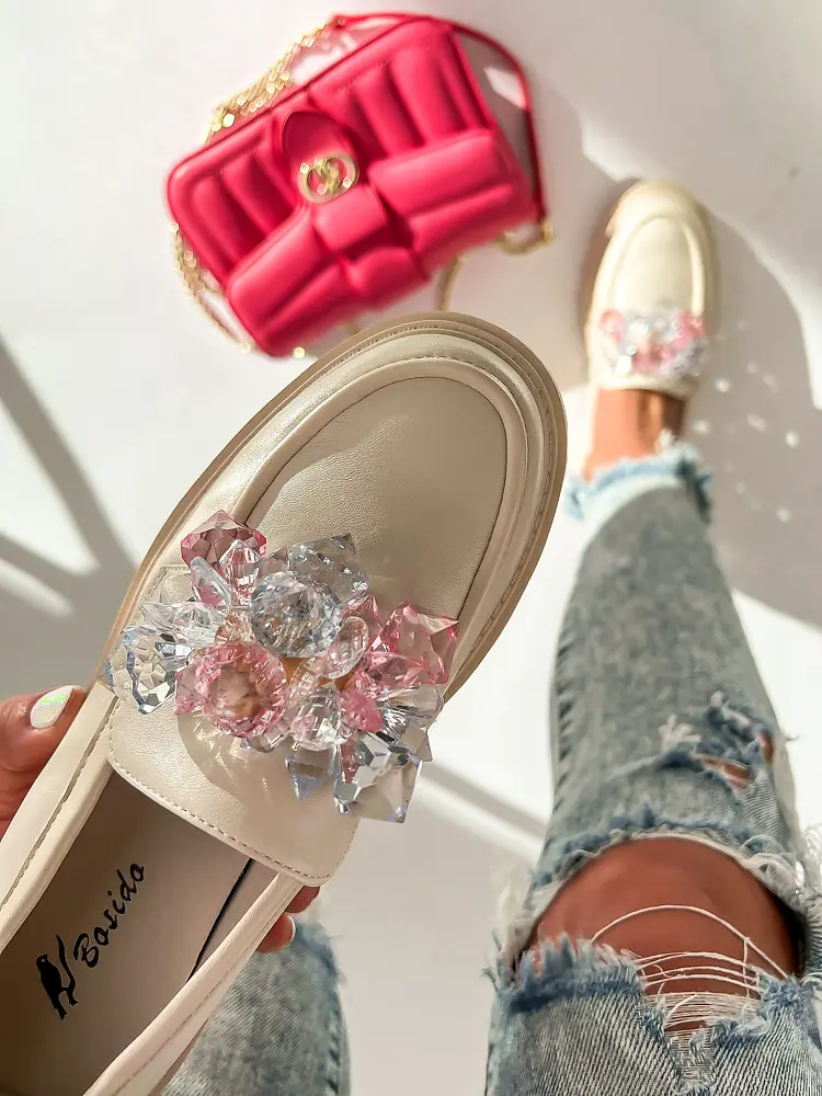 Mokasíny zdobené s kamienkami CYNDA