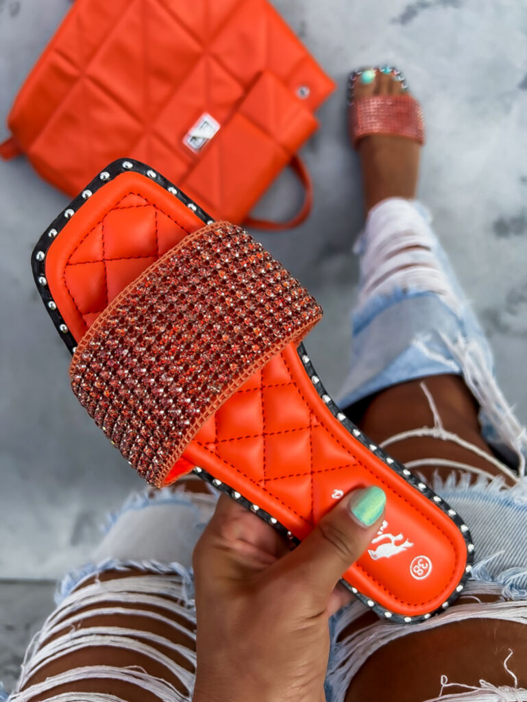 Šľapky zdobené kamienkami ADALYNN+