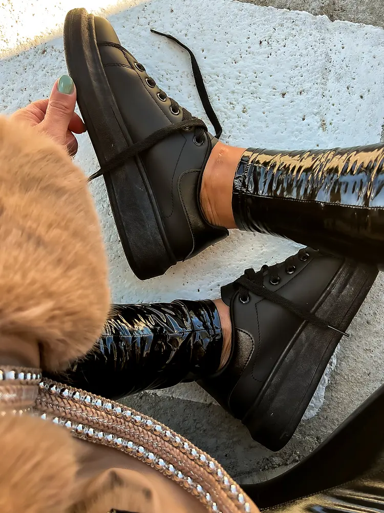 Čierne platformové tenisky CORINA-