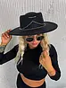 Dámsky klobúk so zlatými ozdobami+