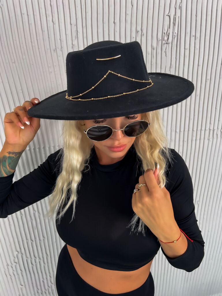 Dámsky klobúk so zlatými ozdobami+