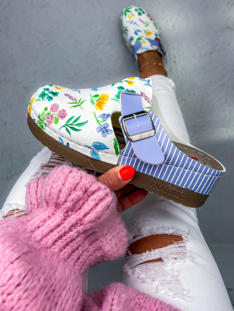 Vzorované zdravotnícke šľapky FLOWER+