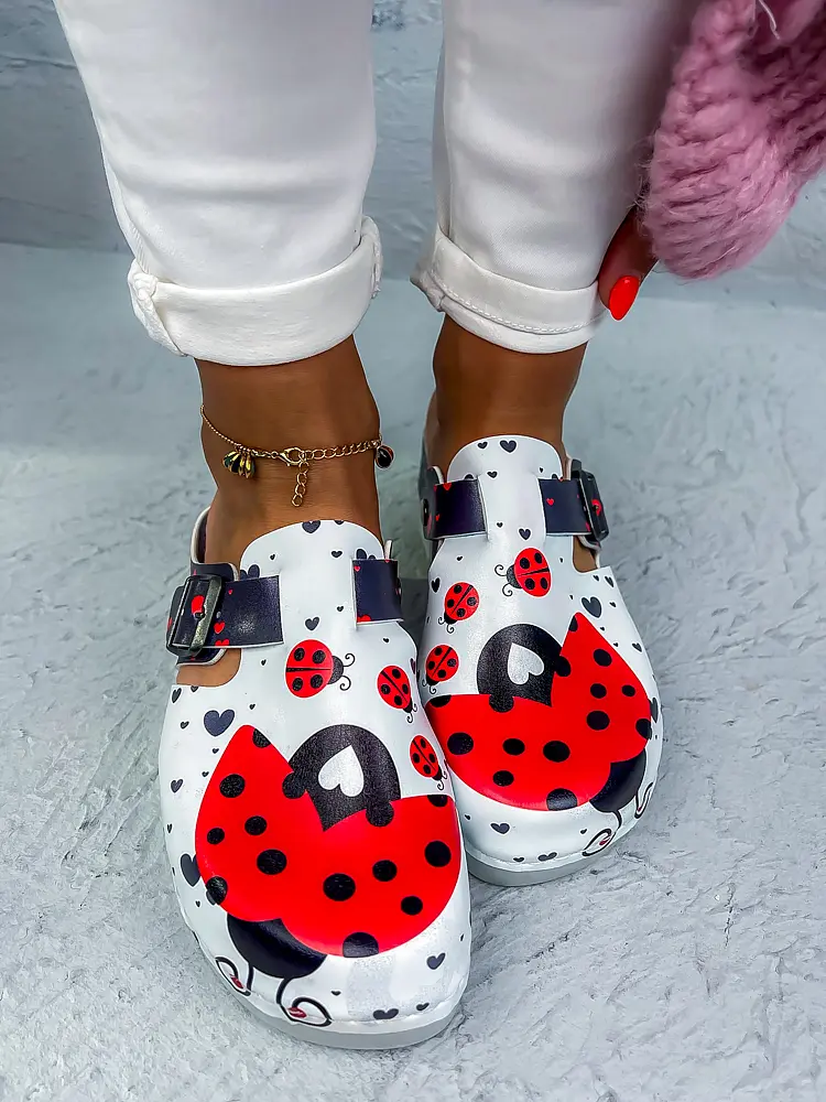 Vzorované zdravotnícke šľapky LADYBUG