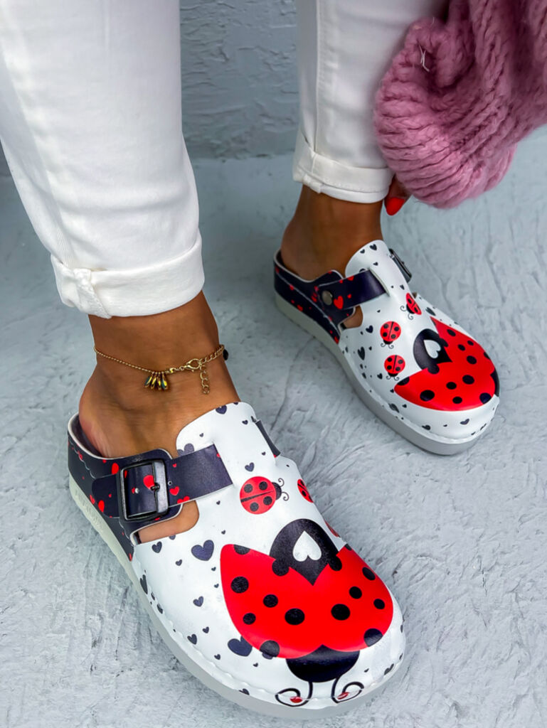 Vzorované zdravotnícke šľapky LADYBUG - next