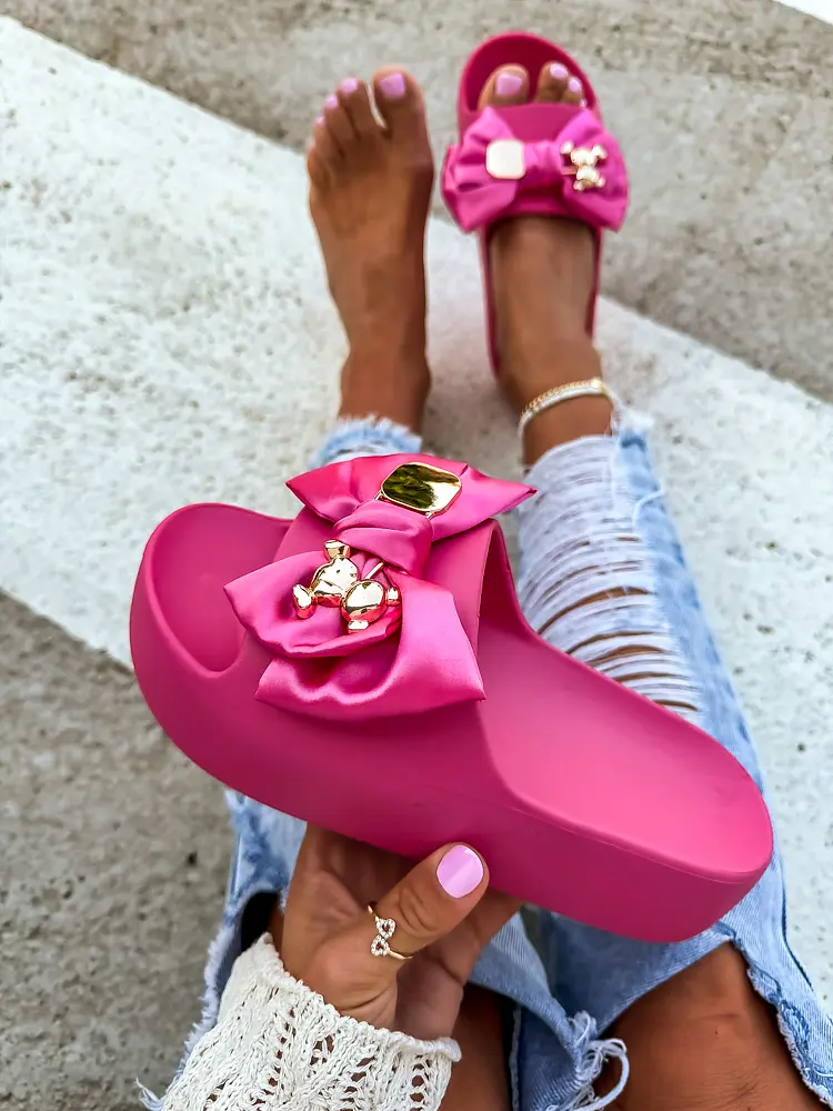 Platformové šľapky so zlatou ozdobou PEPPER-