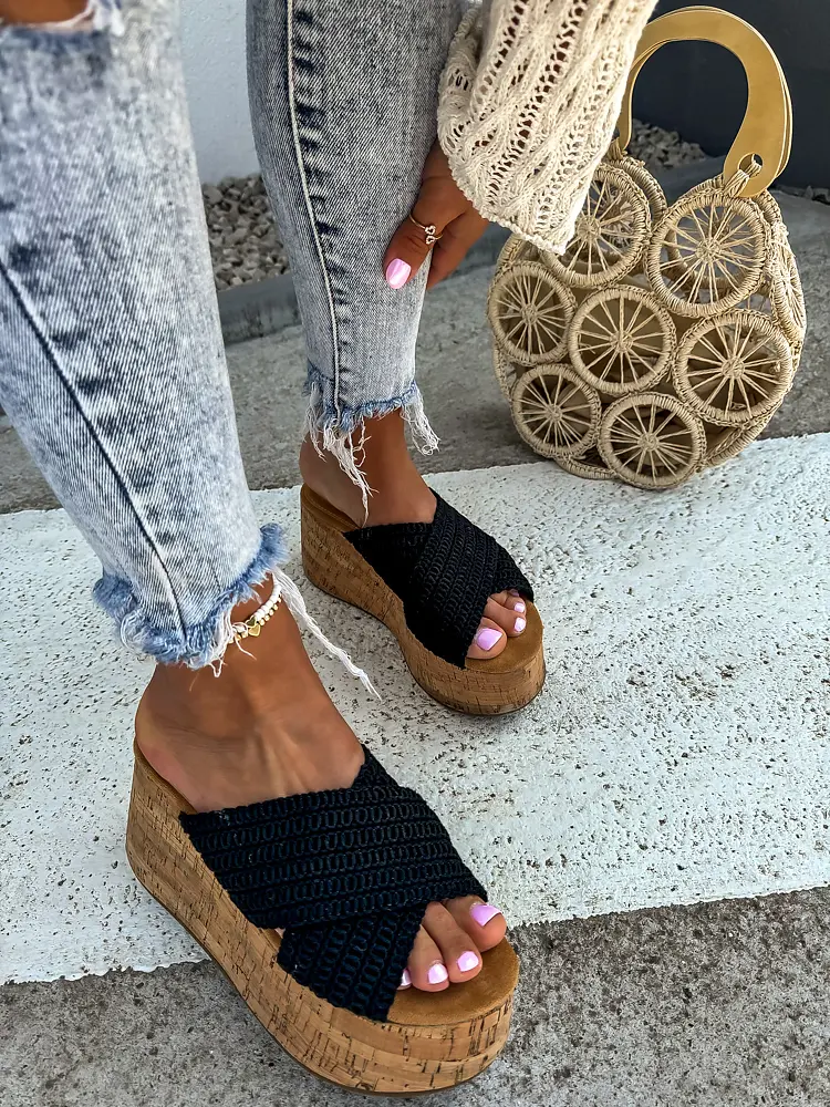 Čierne platformové šľapky DAMARI-