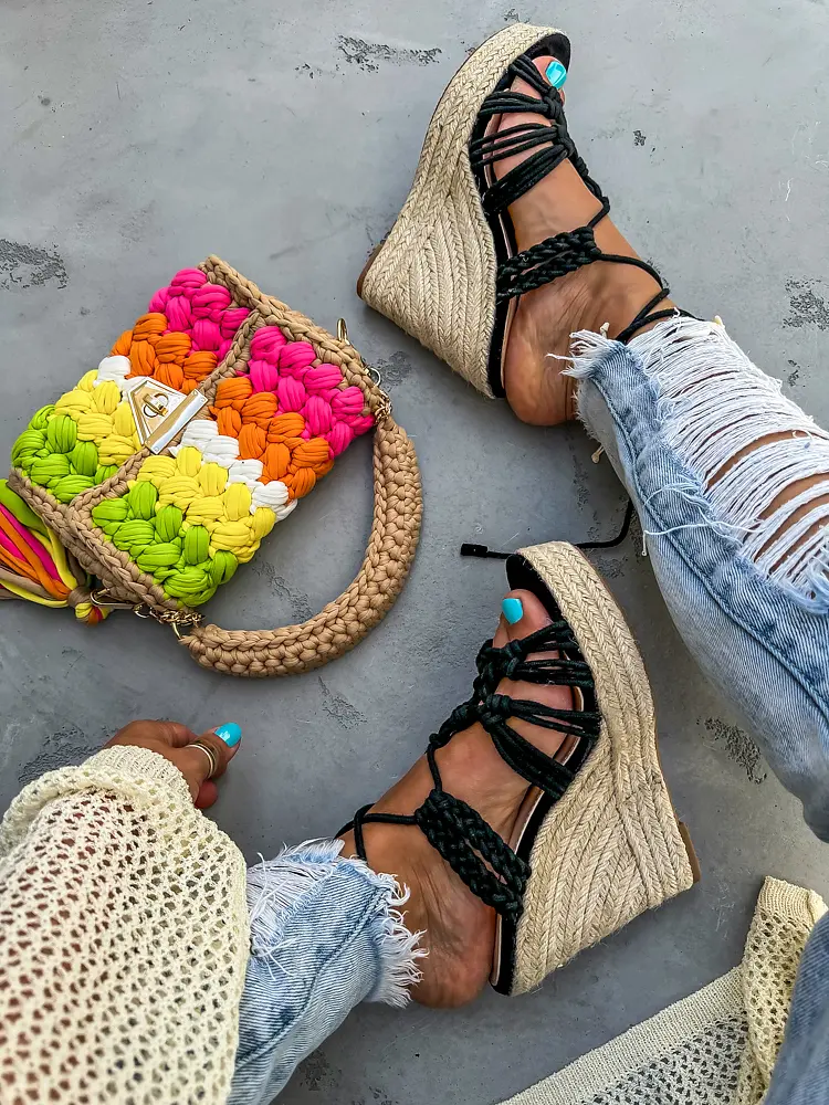 Platformové sandále na viazanie FEMIE-