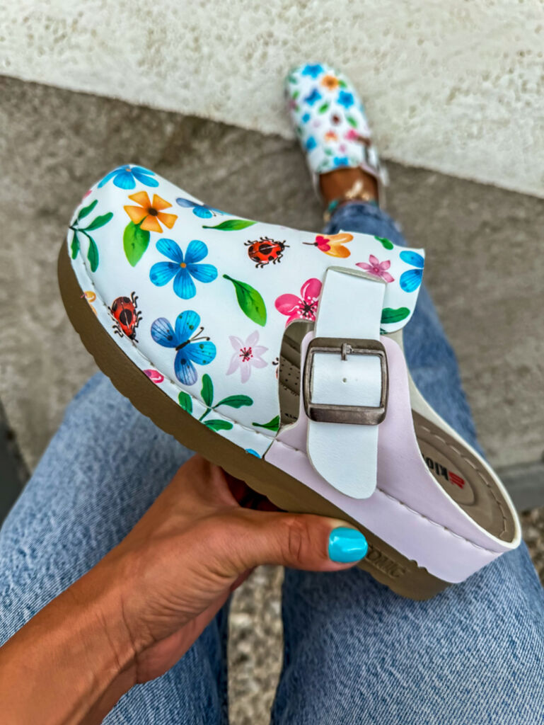 Vzorované zdravotnícke šľapky GARDEN