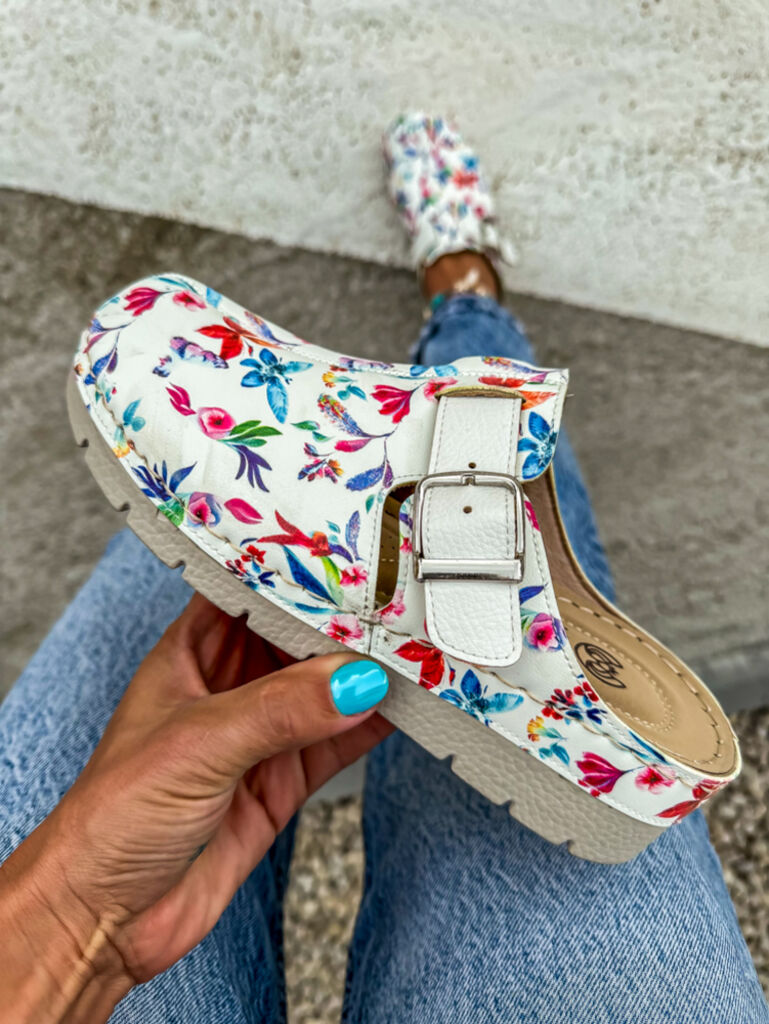 Vzorované zdravotnícke šľapky CAMELLIA+ - next