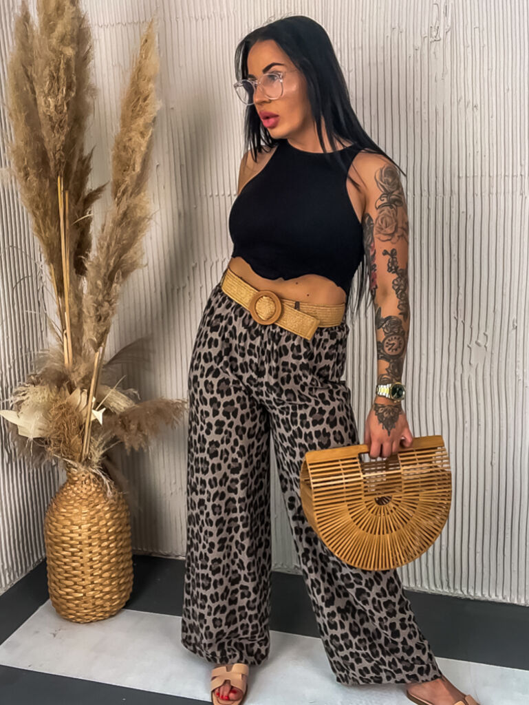 Čierny crop-top KORYN+ - next