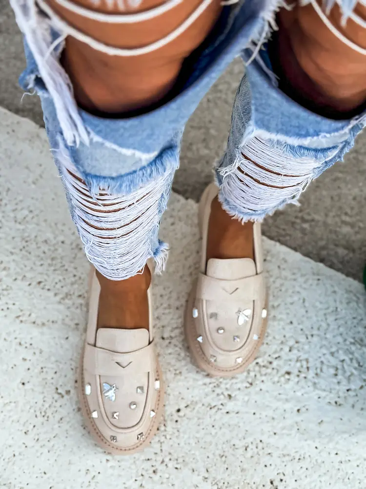 Béžové mokasíny so striebornou ozdobou AUBREY+ - next