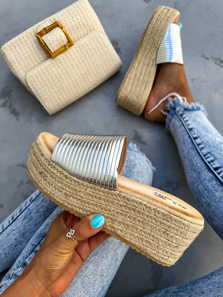 Strieborné platformové šľapky ATHENA-