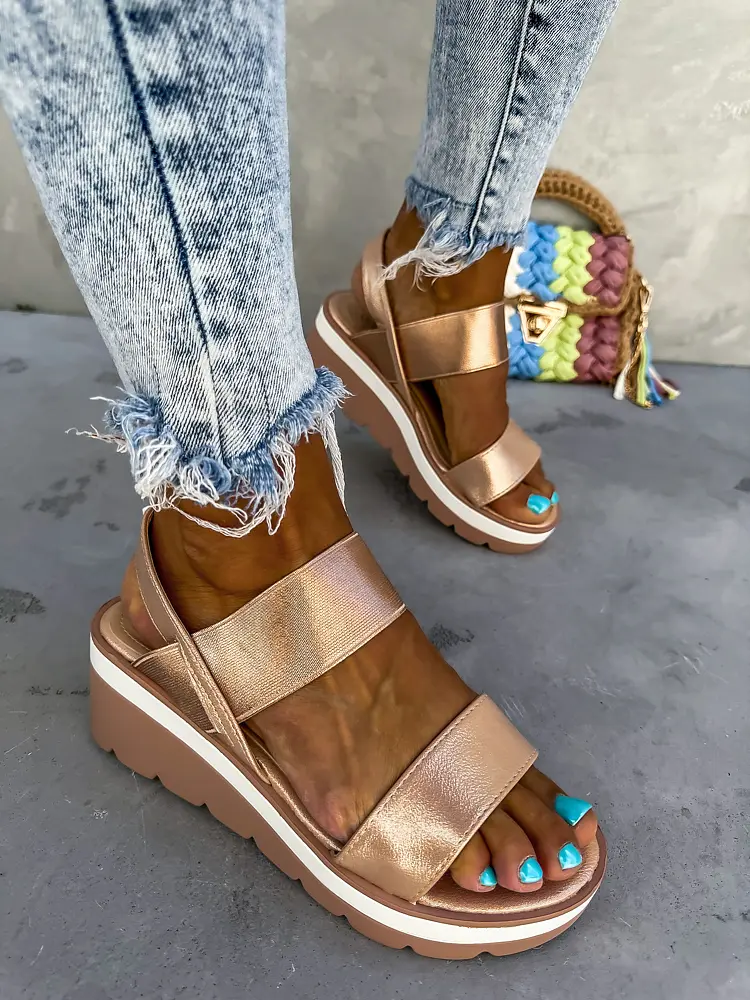 Šampanské sandále na vysokej podrážke KARENA- - next