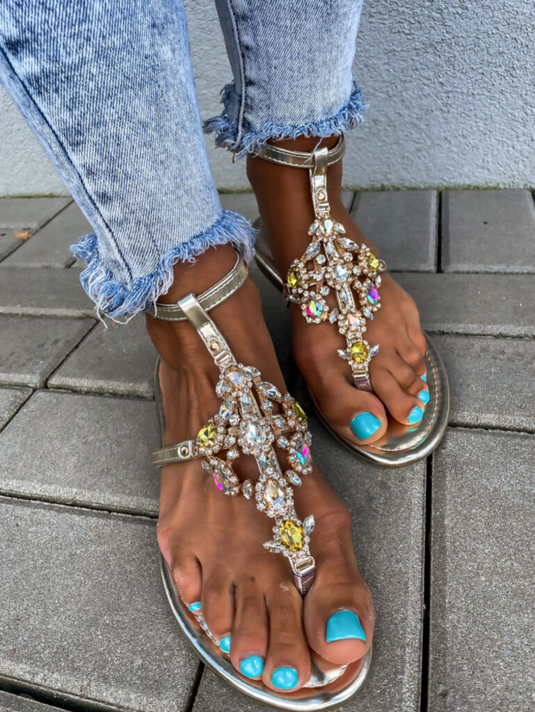 Zlaté sandále zdobené kamienkami PENNY+