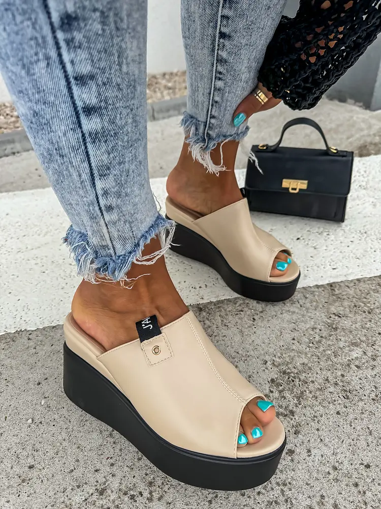 Béžové platformové šľapky JESSAMINE-