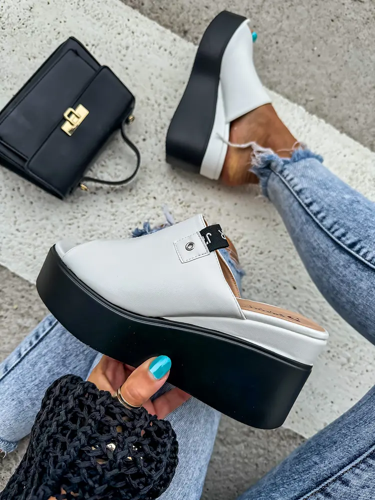 Biele platformové šľapky JESSAMINE+