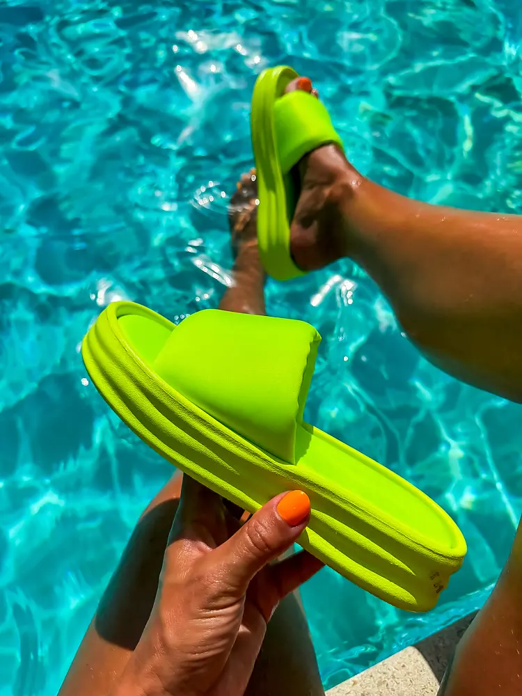 Neónovo-žlté šľapky AVIVA- - next