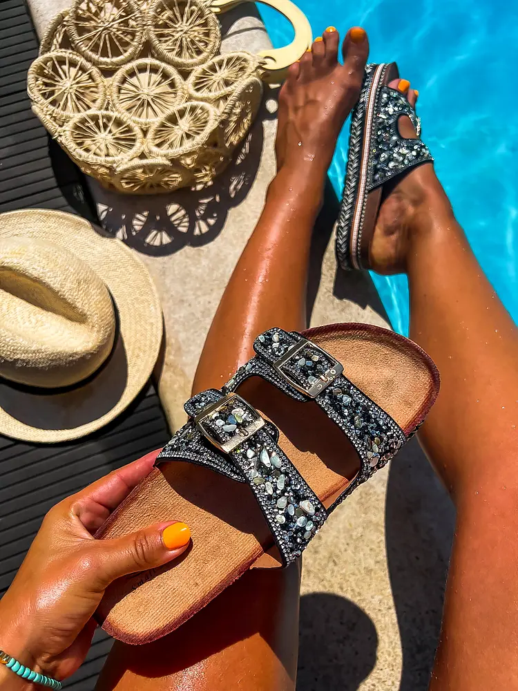 Šľapky zdobené kamienkami CORABEL- - next