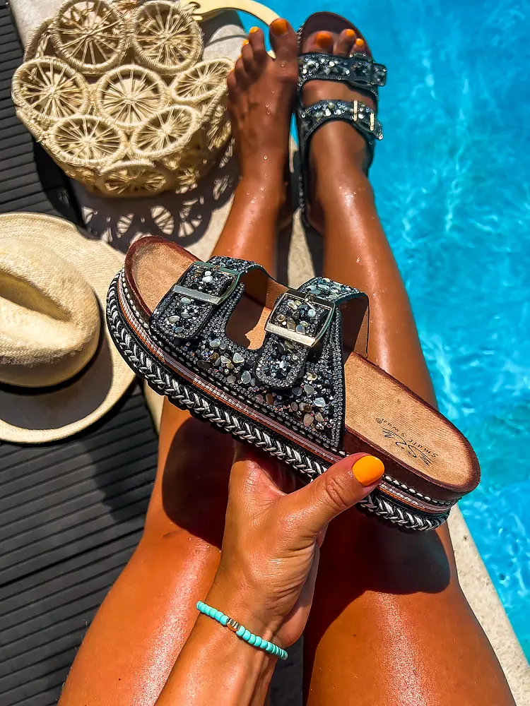 Šľapky zdobené kamienkami CORABEL-