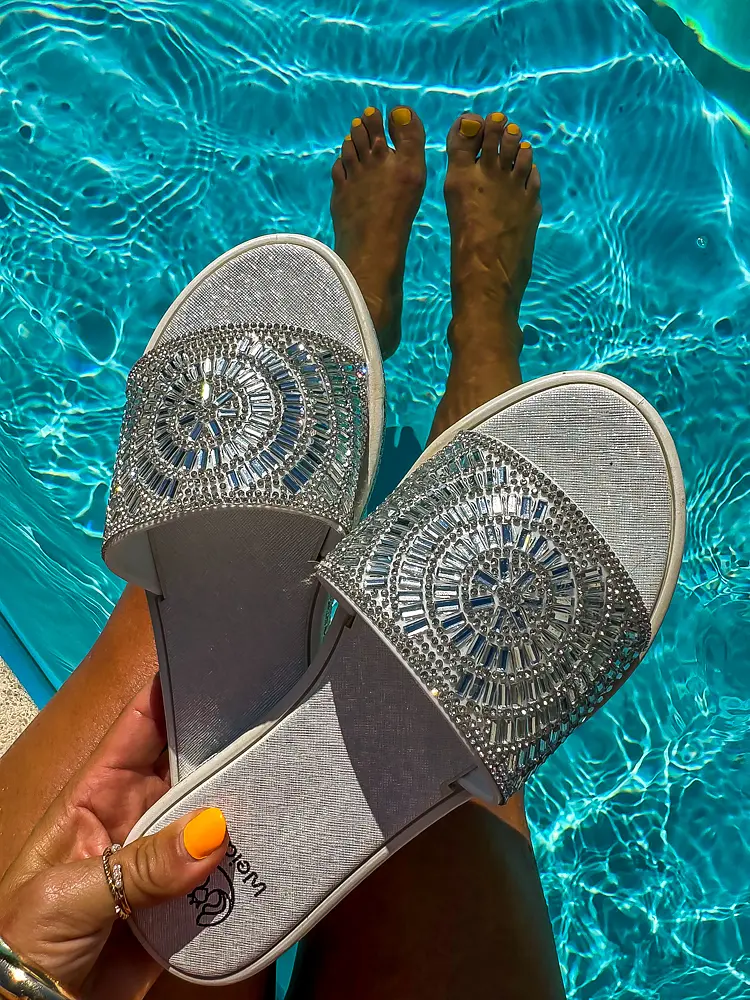 Šľapky zdobené kamienkami RHEANA+ - next