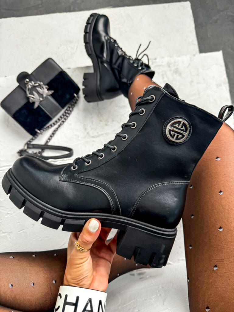 Šnúrovacie členkové čižmy ALICENT+