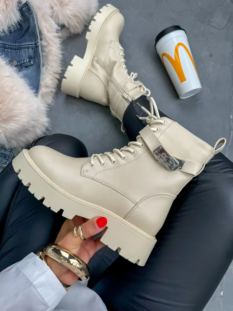 Šnúrovacie členkové čižmy GENESIS-