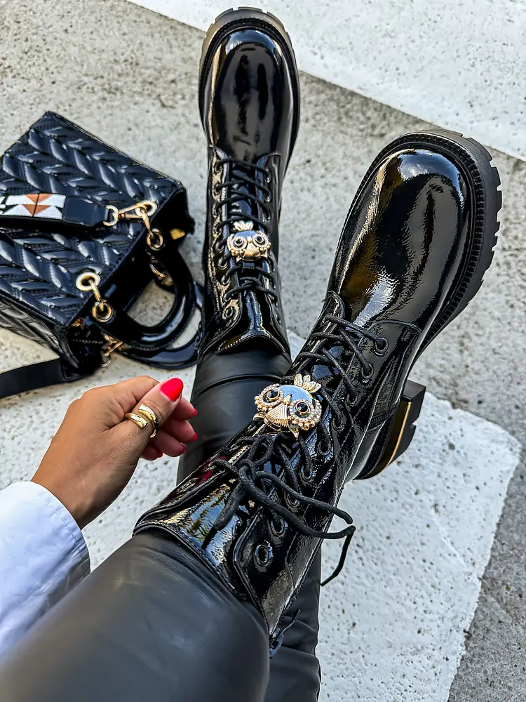 Lakované šnúrovacie členkové čižmy EMILY- - next