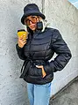 Štepovaná prechodná bunda s opaskom JENNIFER+