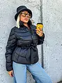 Štepovaná prechodná bunda s opaskom JENNIFER+