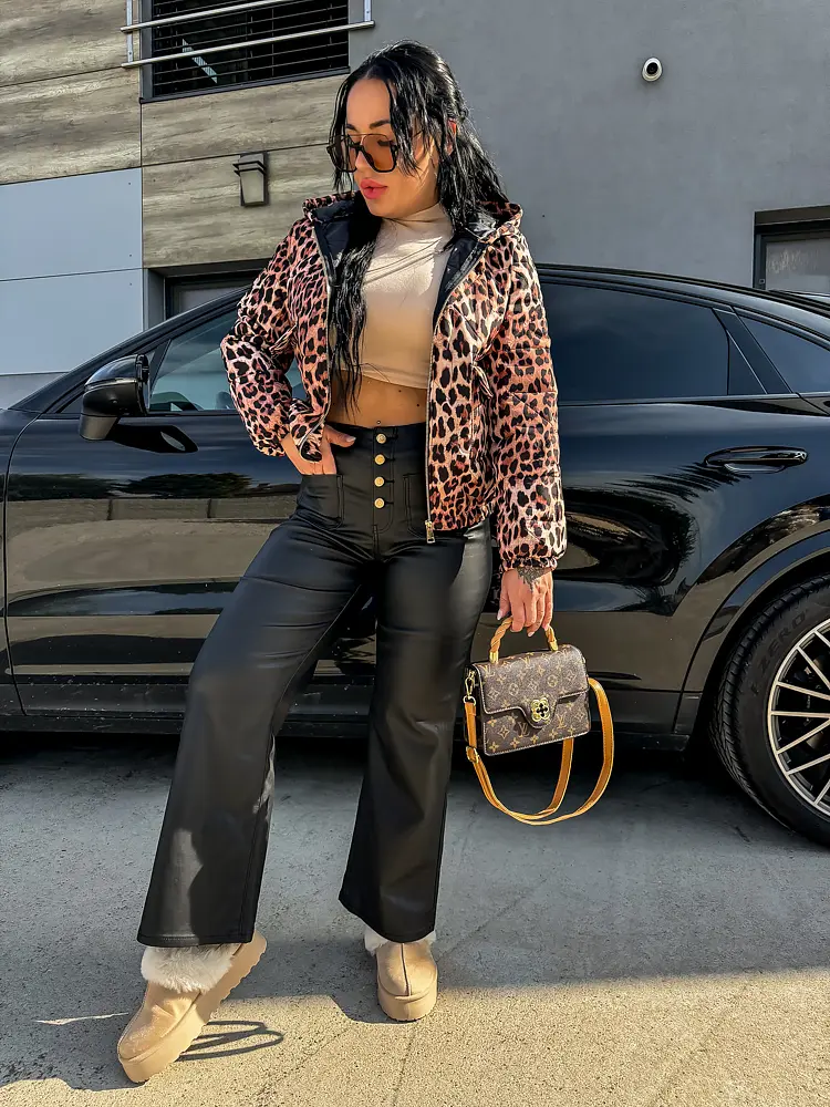 Vysoko-pásové koženkové wide-leg nohavice so zlatými gombíkmi+