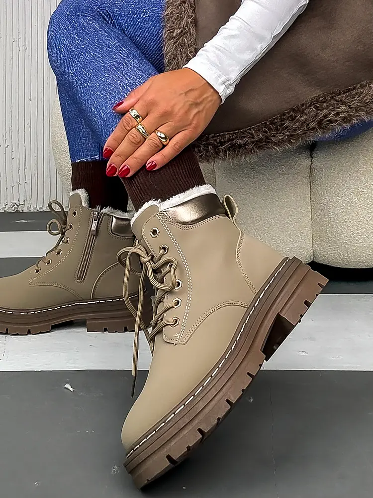 Šnúrovacie členkové čižmy CECILIA-