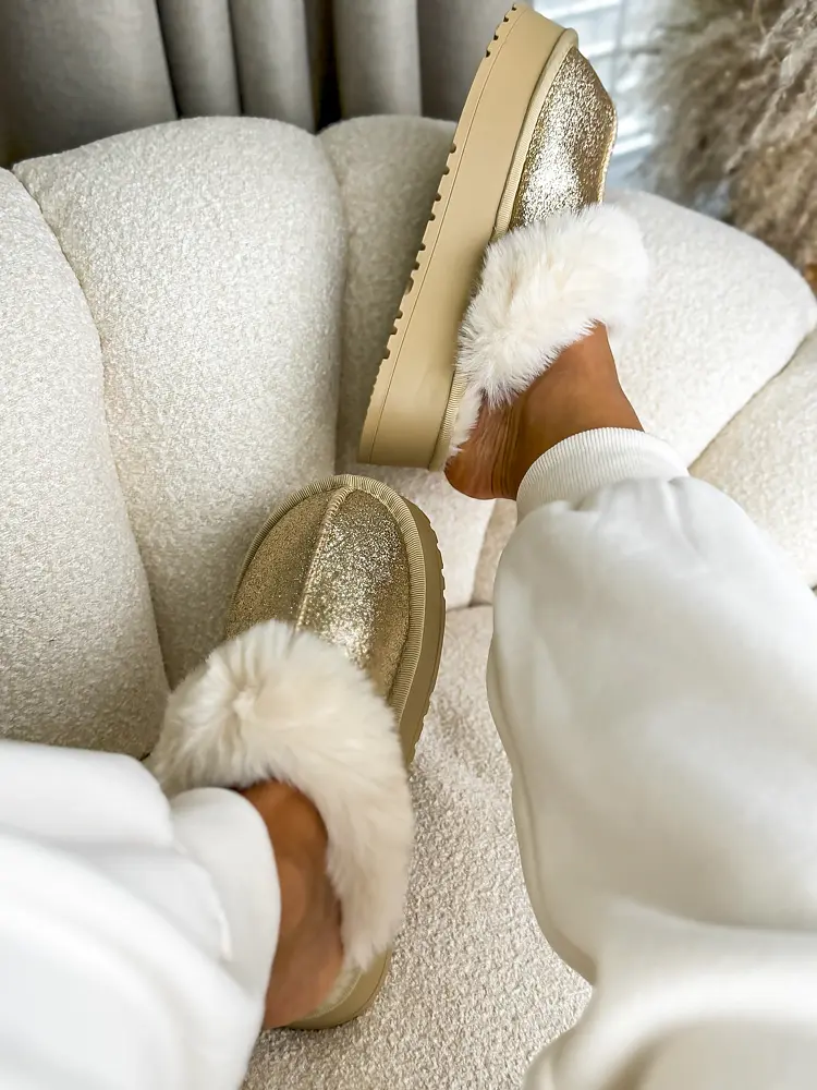 Trblietavé teplé papuče GLENA - next