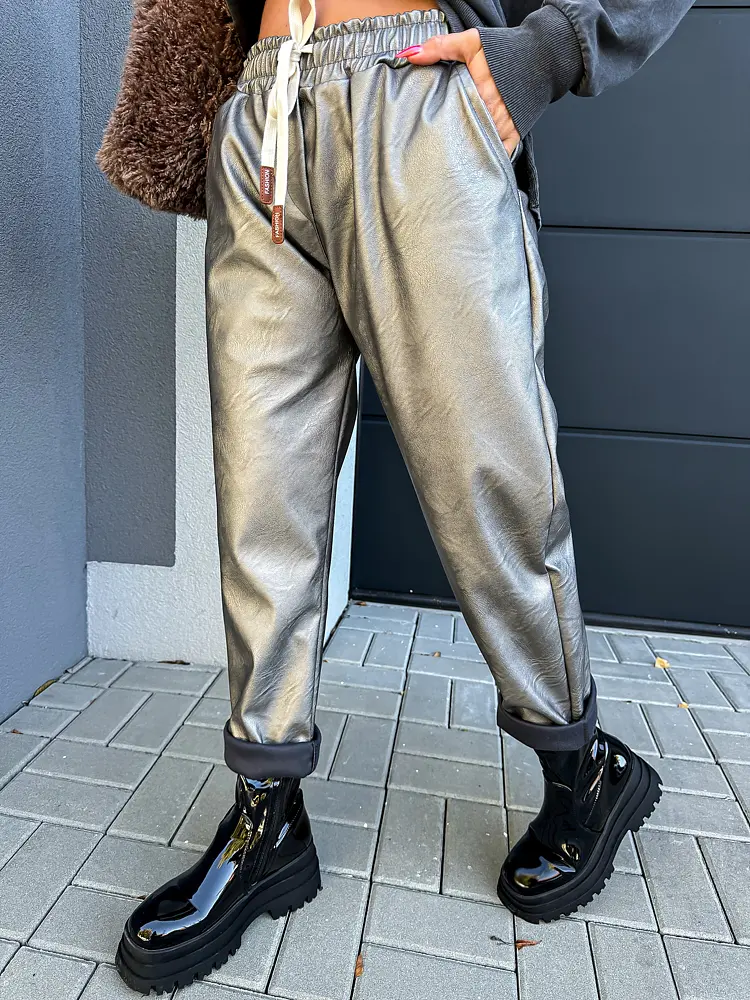 Strieborné koženkové nohavice s gumeným pásom+ - next