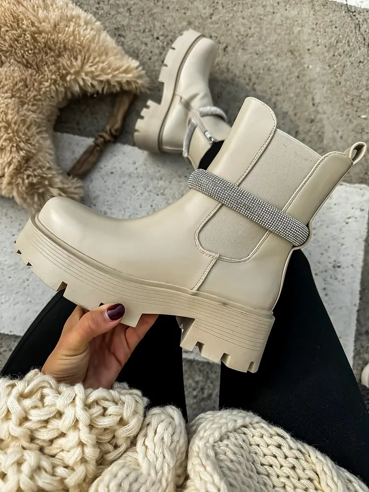 Členkové čižmy so striebornou ozdobou SAIRA-