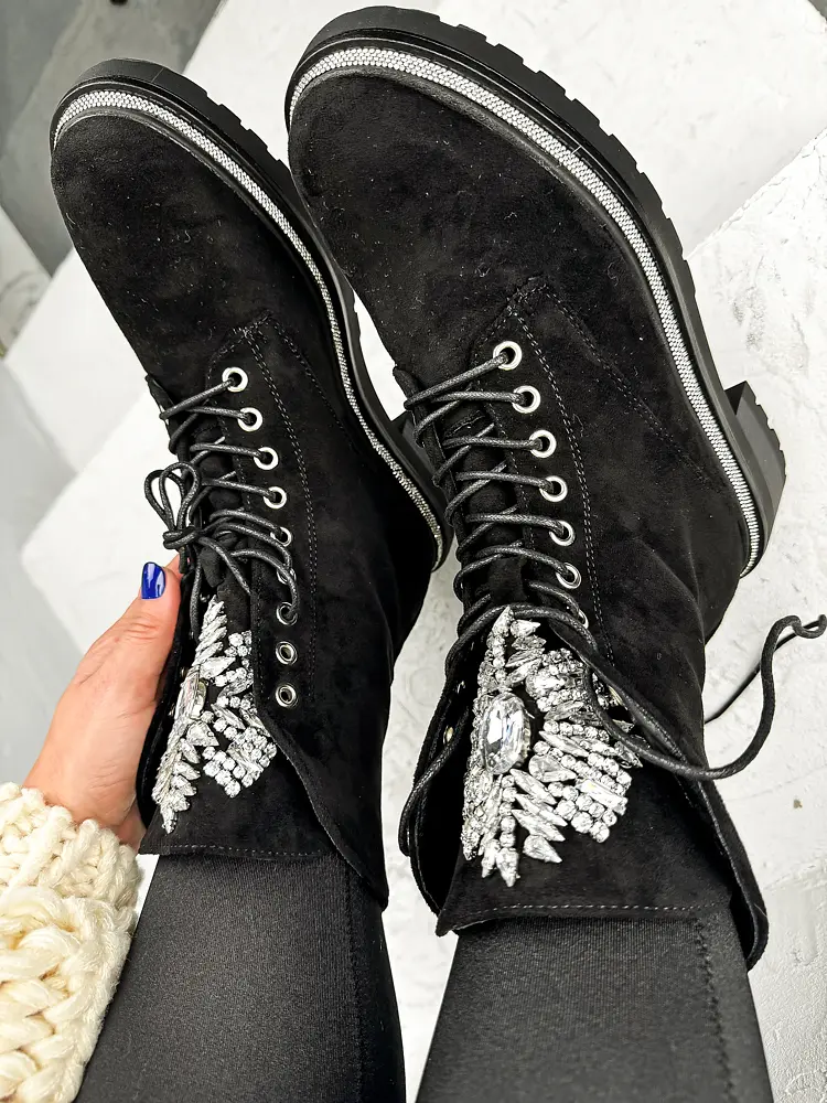 Semišové šnúrovacie čižmy zdobené kamienkami RYLEE+ - next