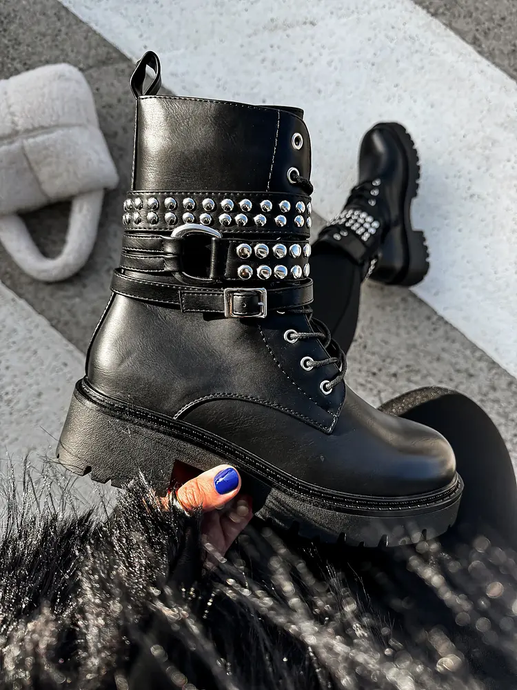 Šnúrovacie čižmy so striebornými ozdobami DETTI+