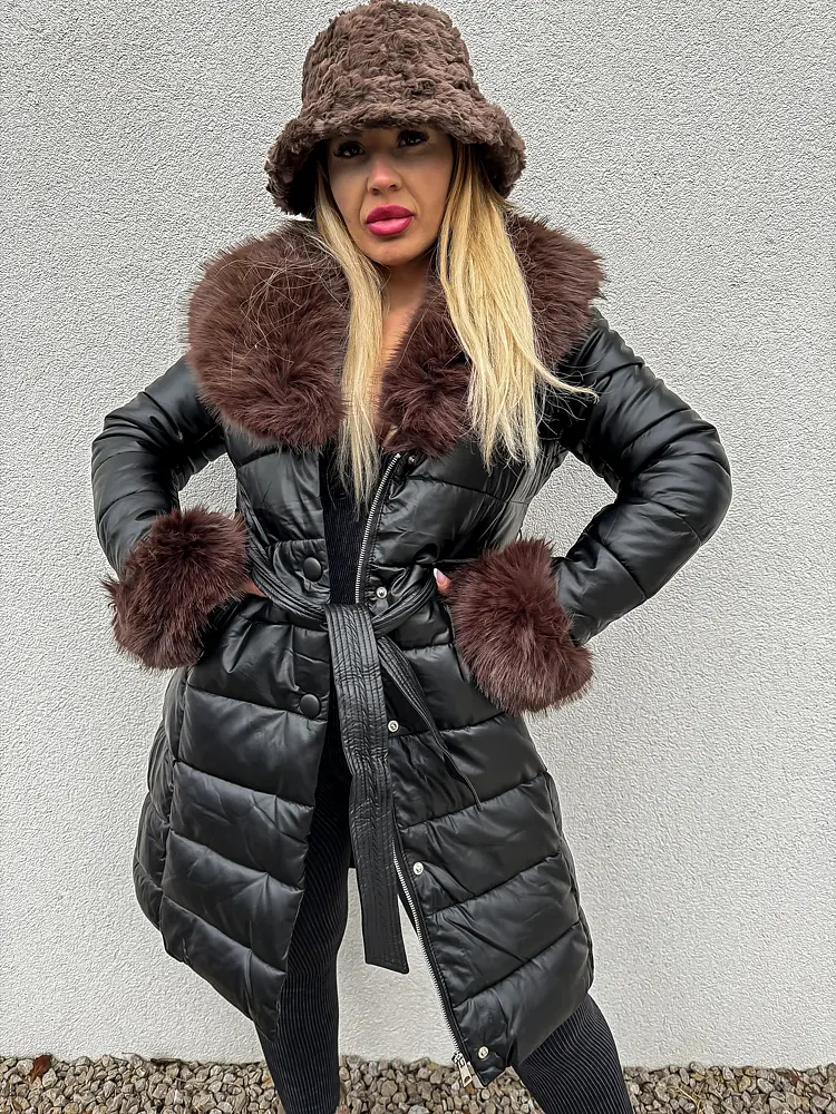 Dlhá štepovaná koženková bunda s kožušinkou a opaskom JAIDA+