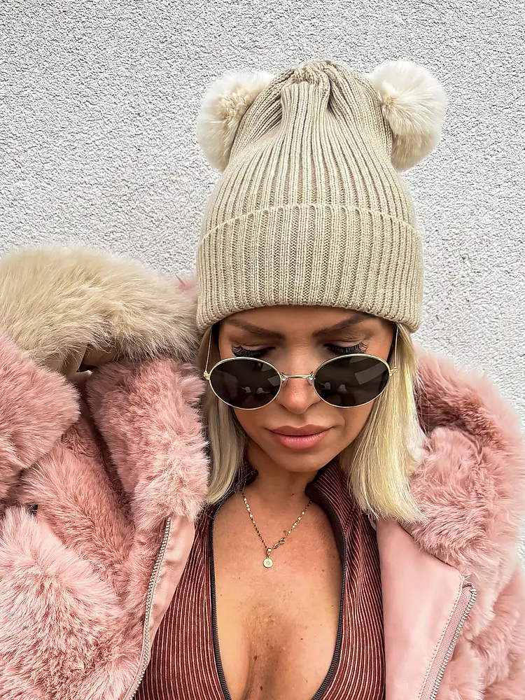 Teplá čiapka s brmbolcami+