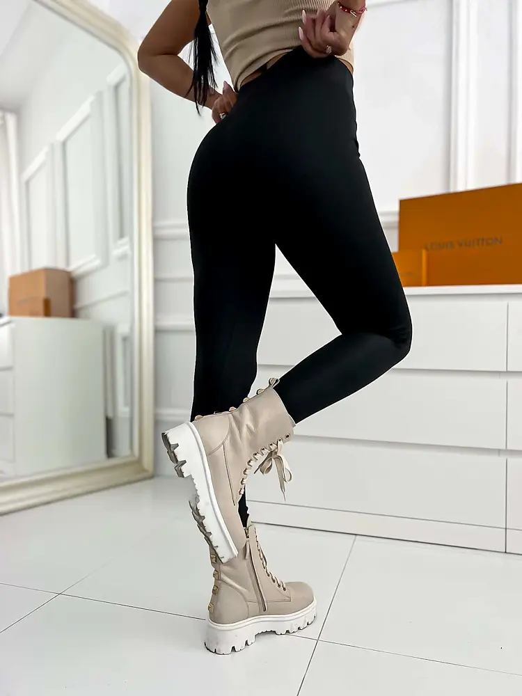 Čierne legíny so zlatými gombíkmi+ - next