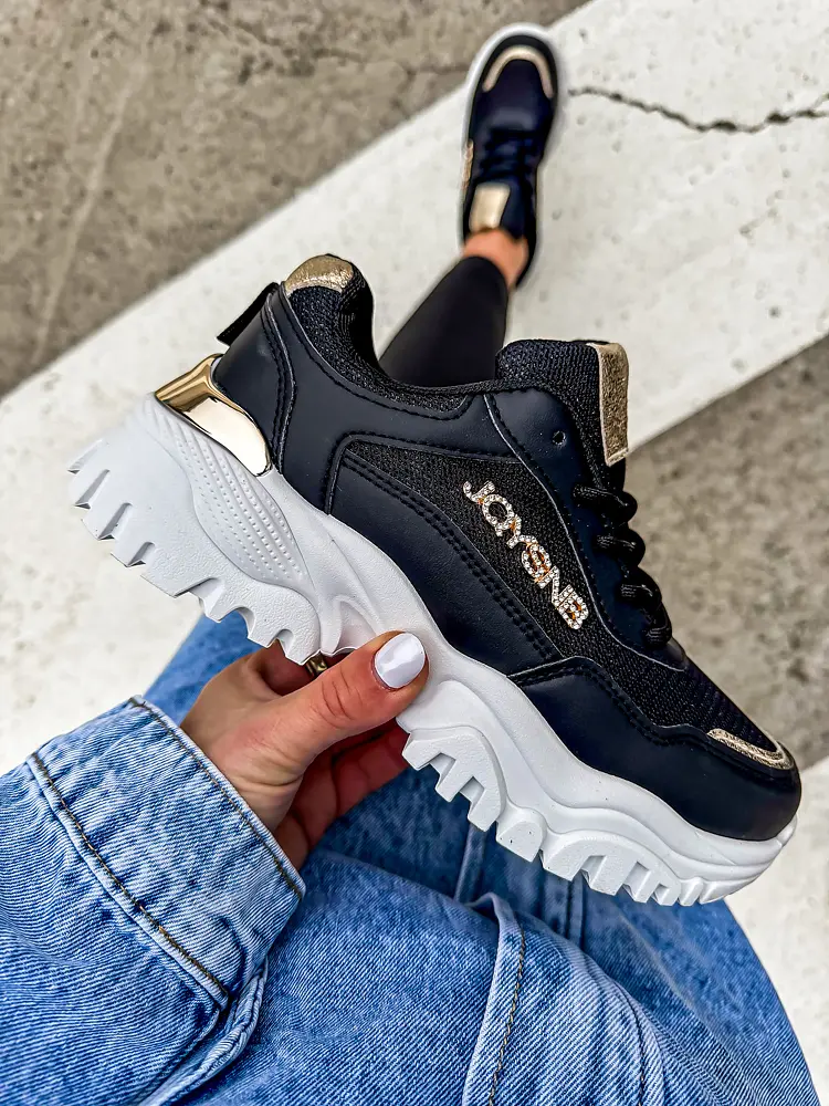 Trblietavé tenisky so zlatými doplnkami HARLOW - next