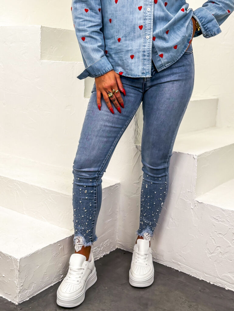 Vysoko-pásové skinny rifle zdobené kamienkami a korálikmi