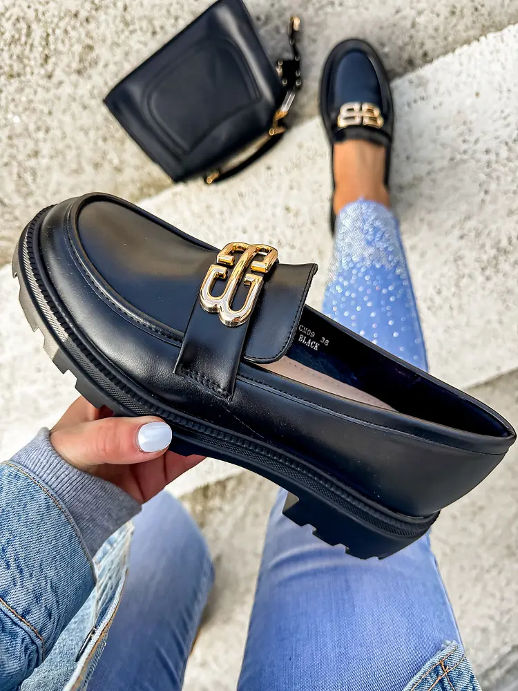 Čierne mokasíny so zlatou ozdobou VENDULA - next