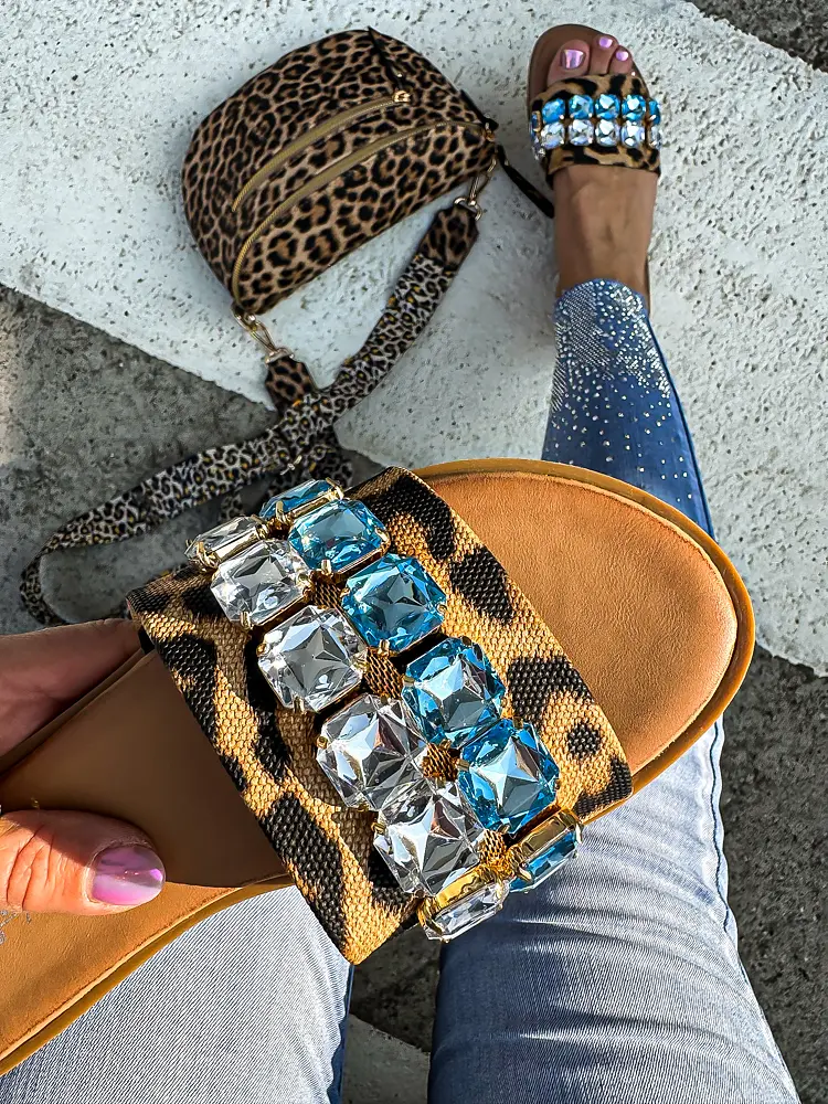 Šľapky zdobené kamienkami RODERIKA-