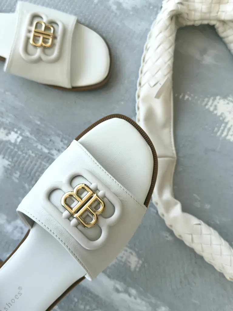 Biele šľapky so zlatou ozdobou MALENA- - next