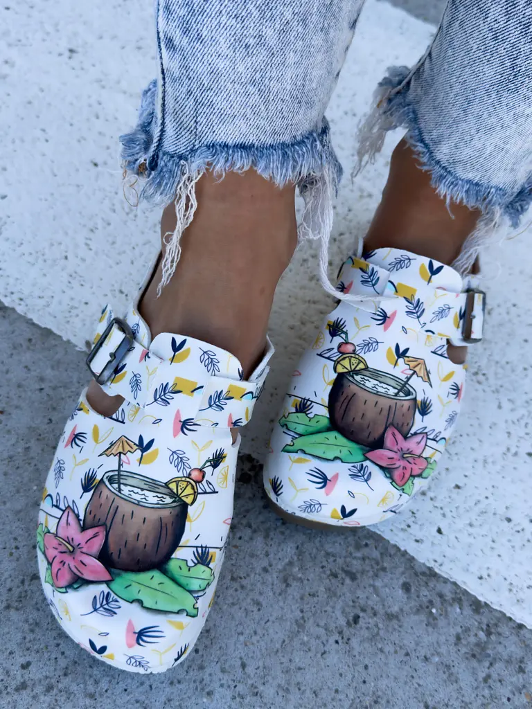 Vzorované zdravotnícke šľapky COCTAIL - next