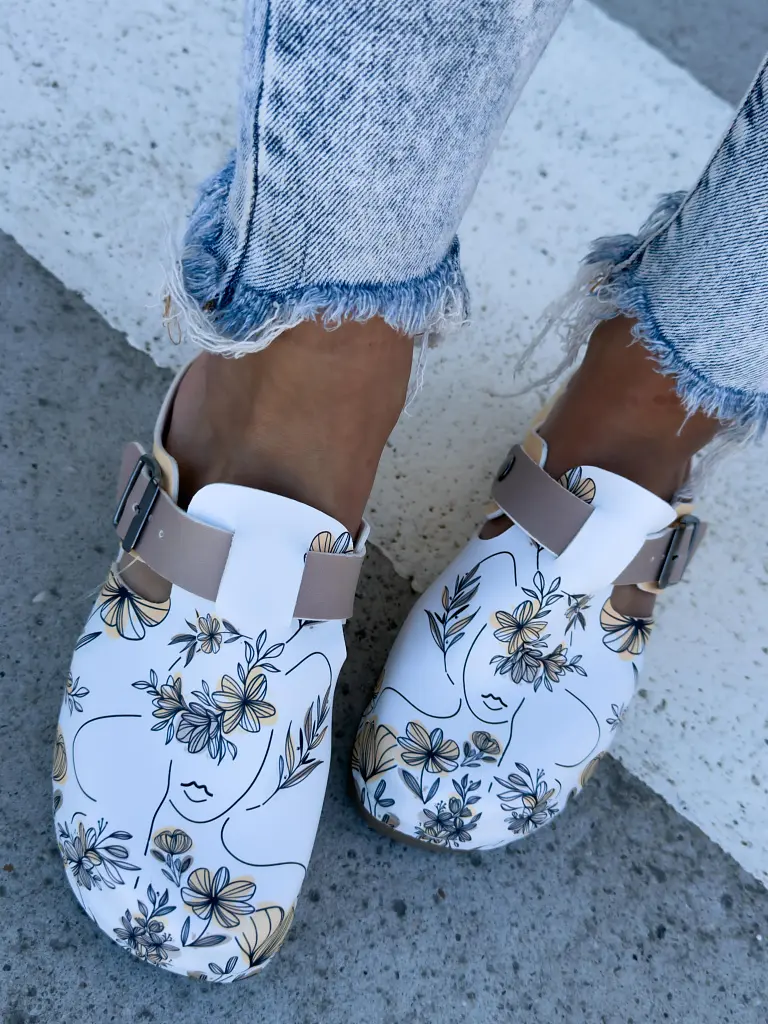 Vzorované zdravotnícke šľapky FLOTTY - next