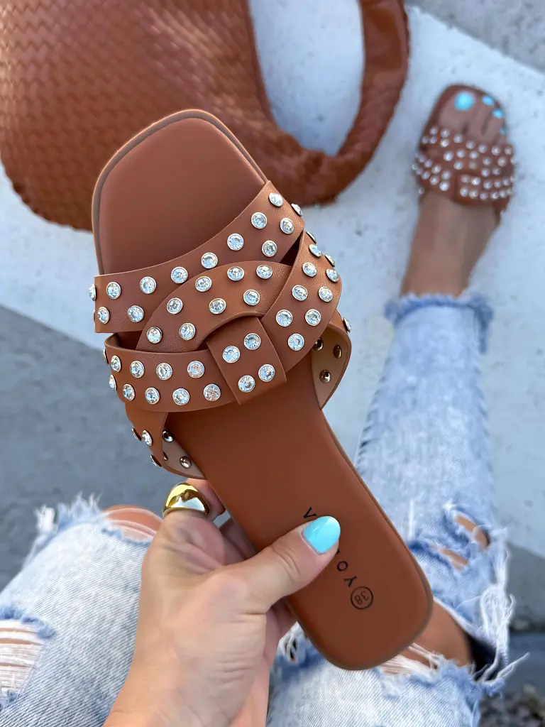 Šľapky zdobené striebornými kamienkami LAMIA-