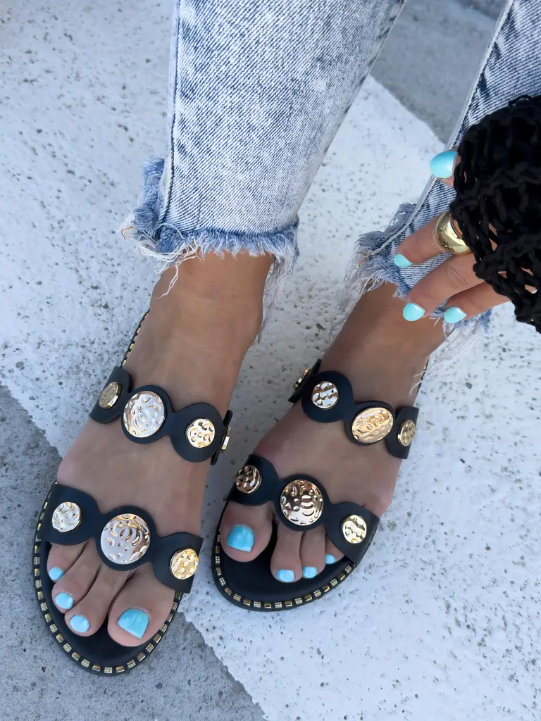 Dámske šľapky so zlatými ozdobami DARLA- - next