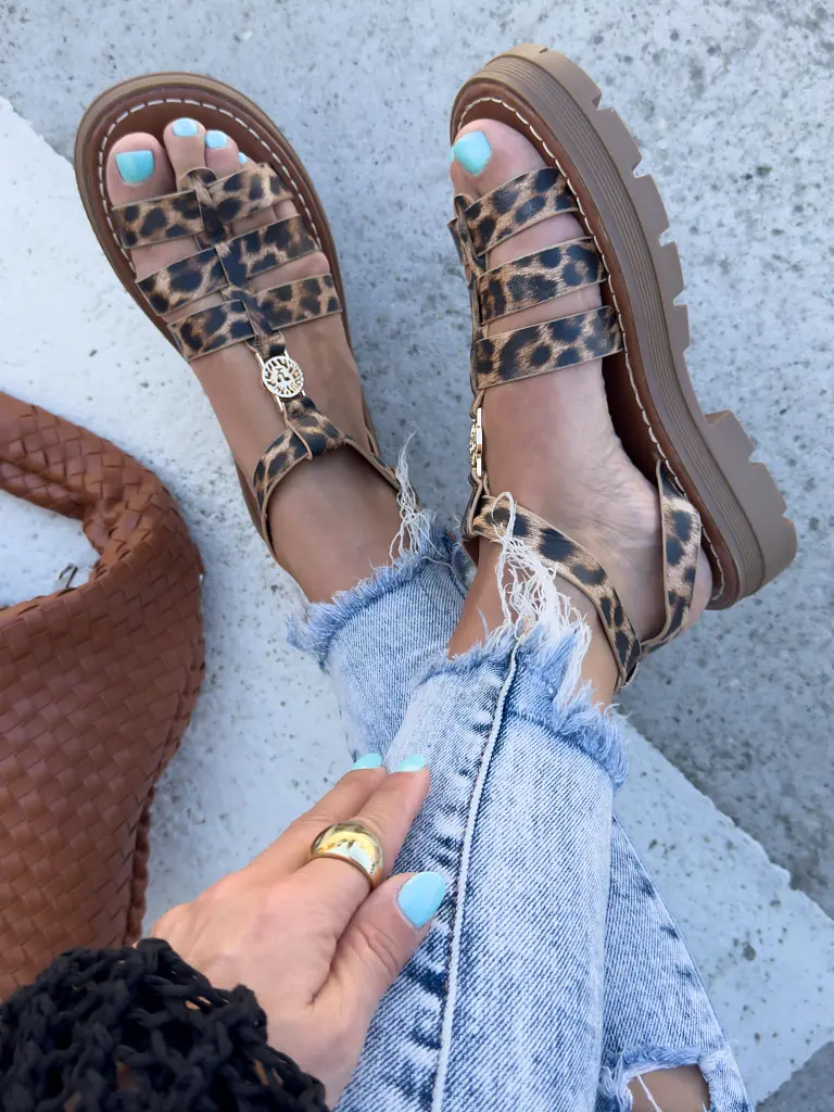 Leopardie sandále so zlatou ozdobou ROMANA-